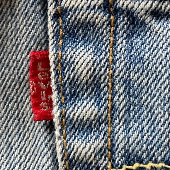 Vintage Y2K Levi’s 501 Button Fly Mid Rise Raw Hem Jean Shorts - Picture 4 of 10